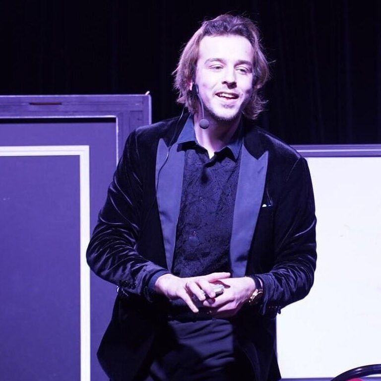 Julien Heka magicien en spectacle