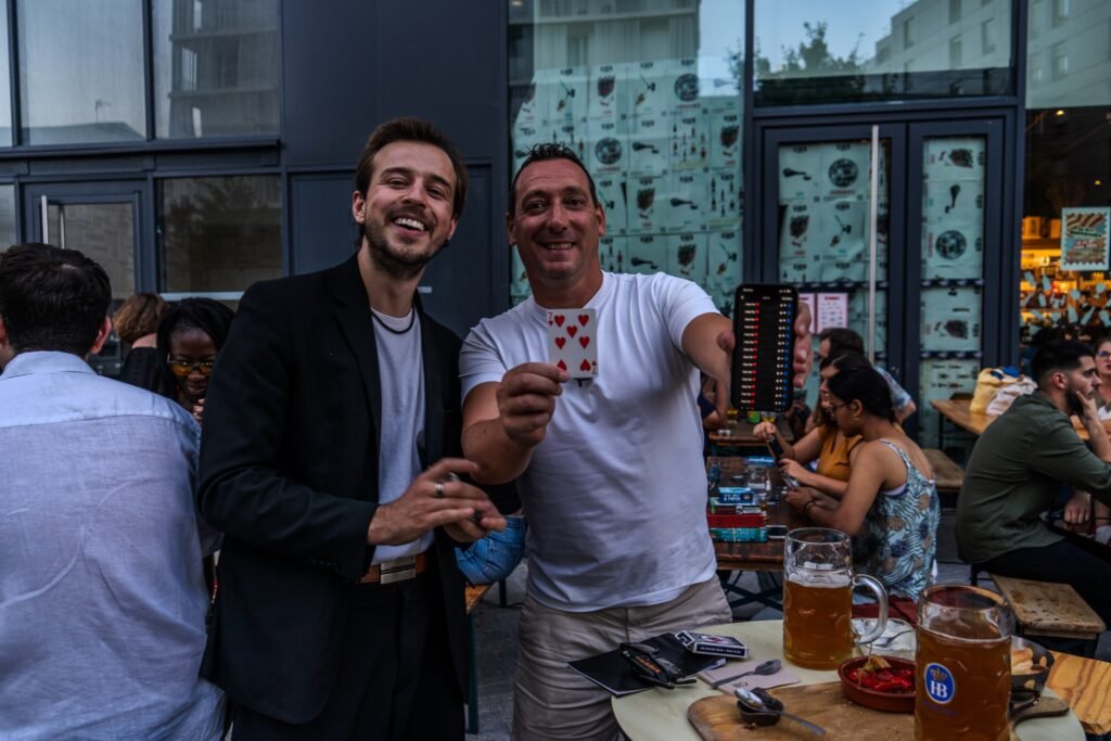 Julien Heka magicien au V&B