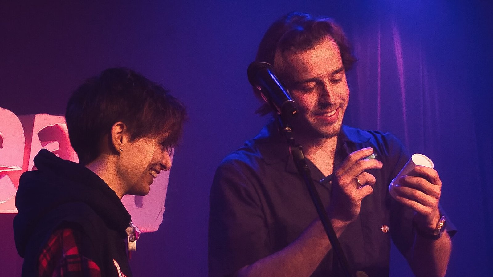 Julien Heka magie et mentalisme au Fieald scène ouverte