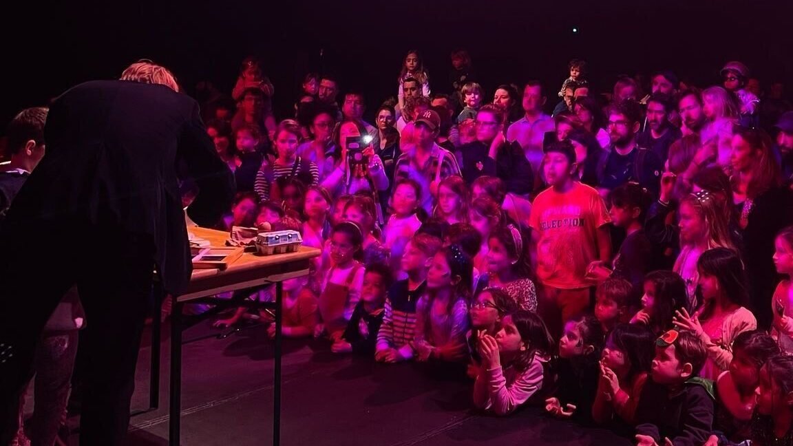 Prestation de magie et mentalisme